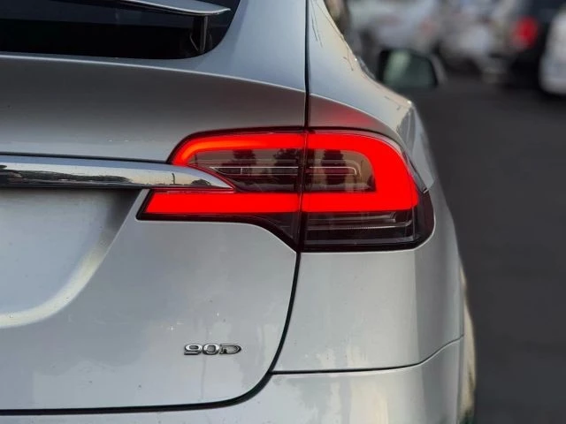2016 Tesla Model X - Image 9 of 21