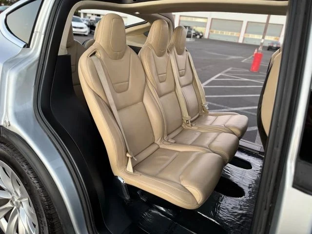 2016 Tesla Model X - Image 16 of 21