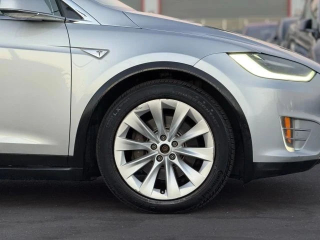 2016 Tesla Model X - Image 7 of 12