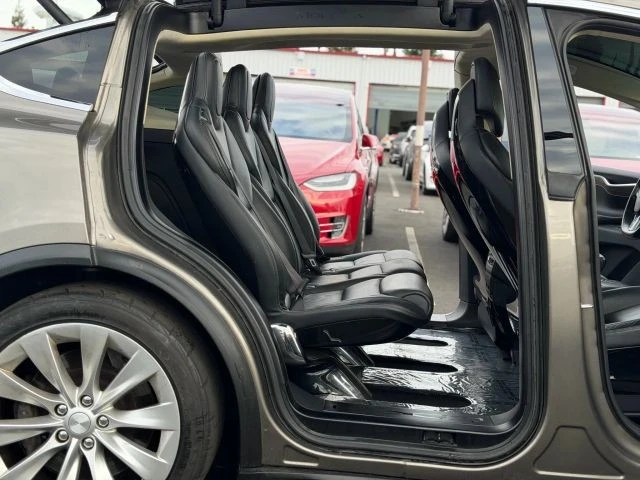 2016 Tesla Model X - Image 19 of 21