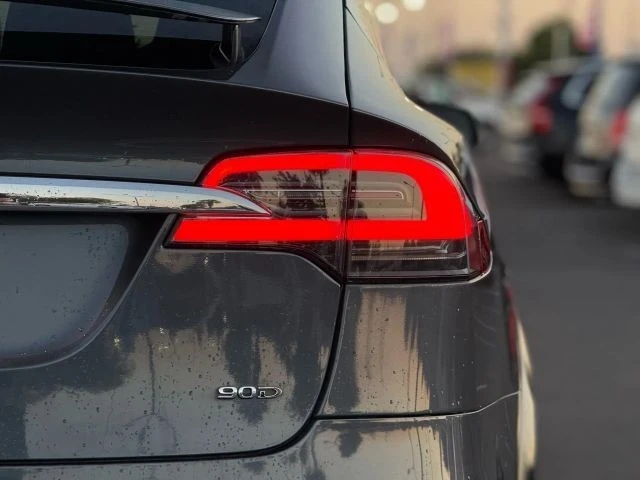 2016 Tesla Model X - Image 9 of 21