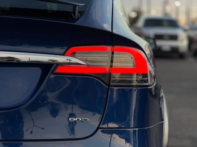 2016 Tesla Model X - Image 9 of 21