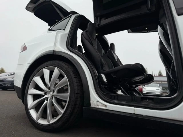 2016 Tesla Model X - Image 19 of 21