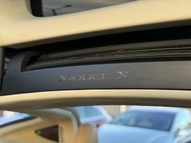2016 Tesla Model X - Image 18 of 21