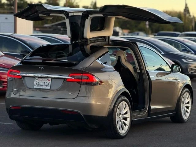 2016 Tesla Model X - Image 13 of 21