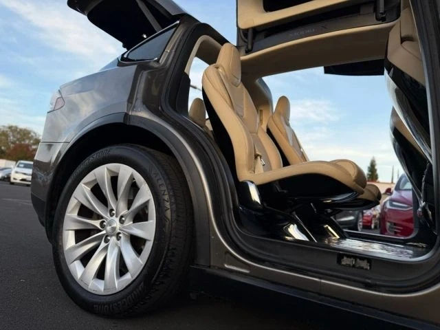 2016 Tesla Model X - Image 19 of 21