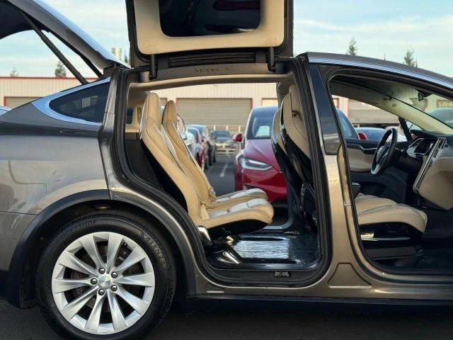 2016 Tesla Model X - Image 20 of 21