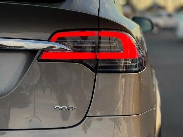 2016 Tesla Model X - Image 9 of 12