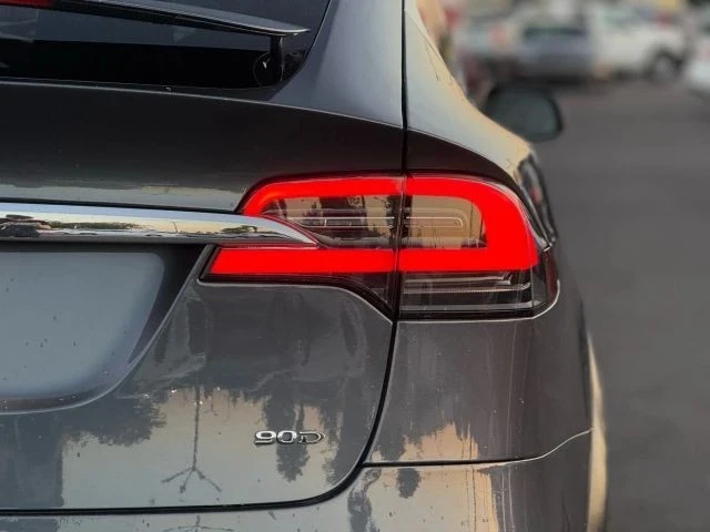 2016 Tesla Model X - Image 9 of 12