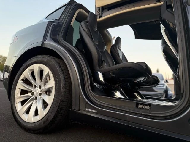 2016 Tesla Model X - Image 19 of 21
