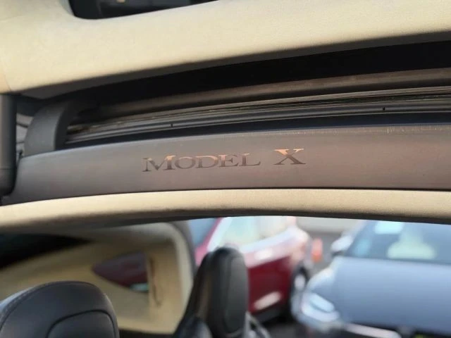 2016 Tesla Model X - Image 18 of 21