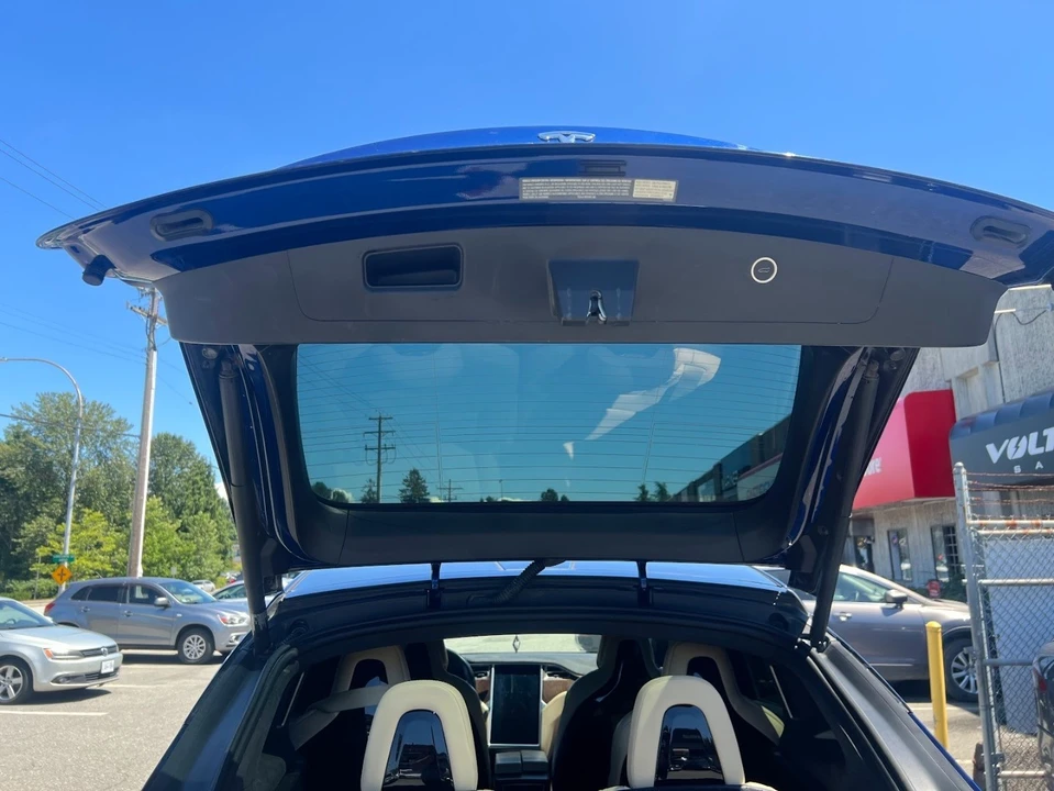 2016 Tesla Model X - Image 17 of 17