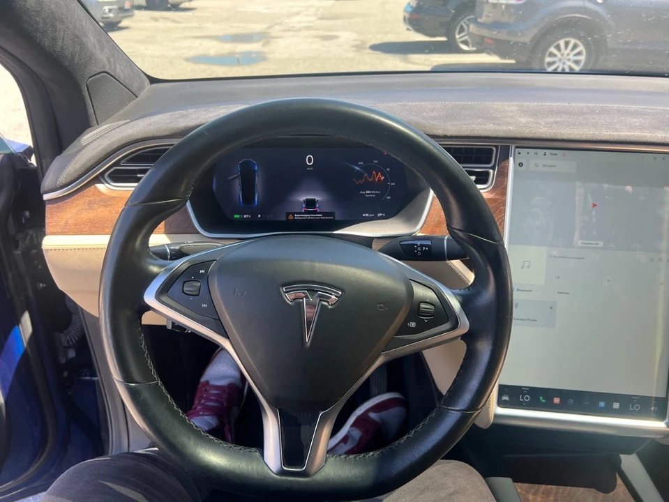 2016 Tesla Model X - Image 9 of 17