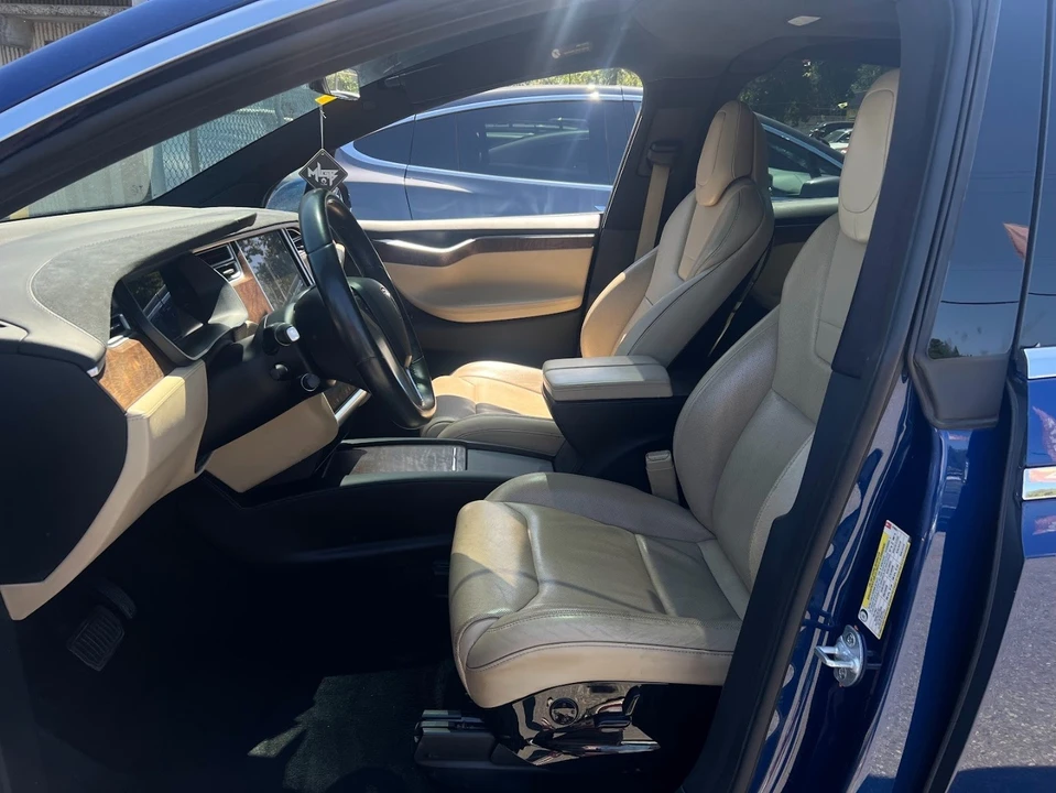 2016 Tesla Model X - Image 8 of 17