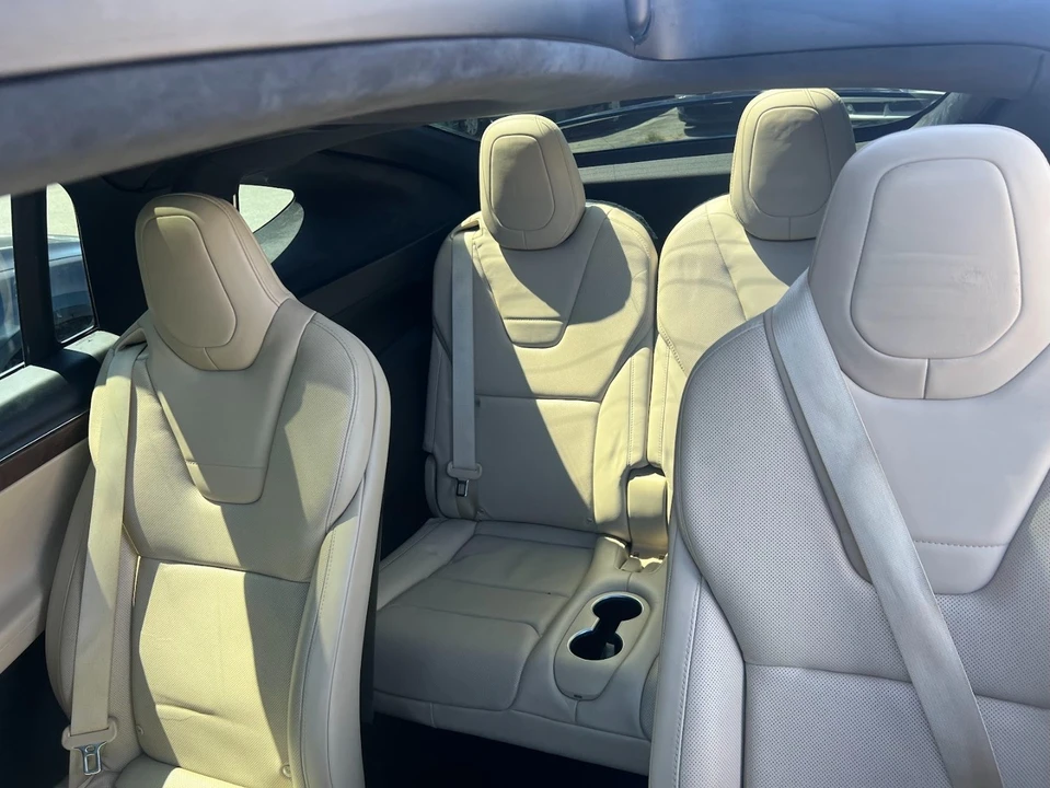 2016 Tesla Model X - Image 13 of 17