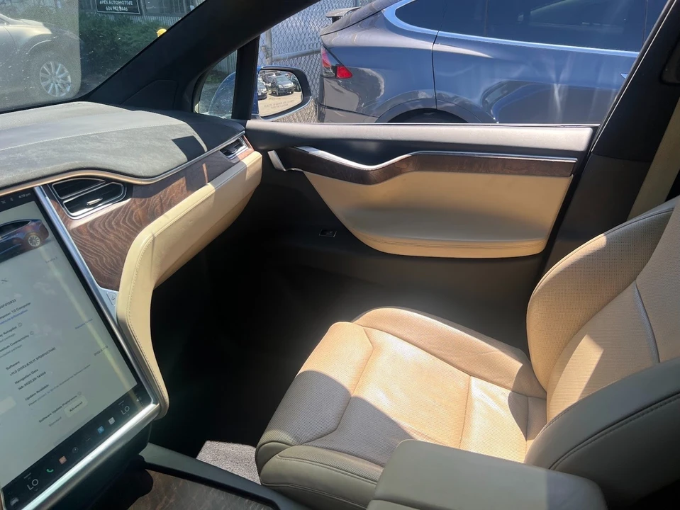 2016 Tesla Model X - Image 11 of 17