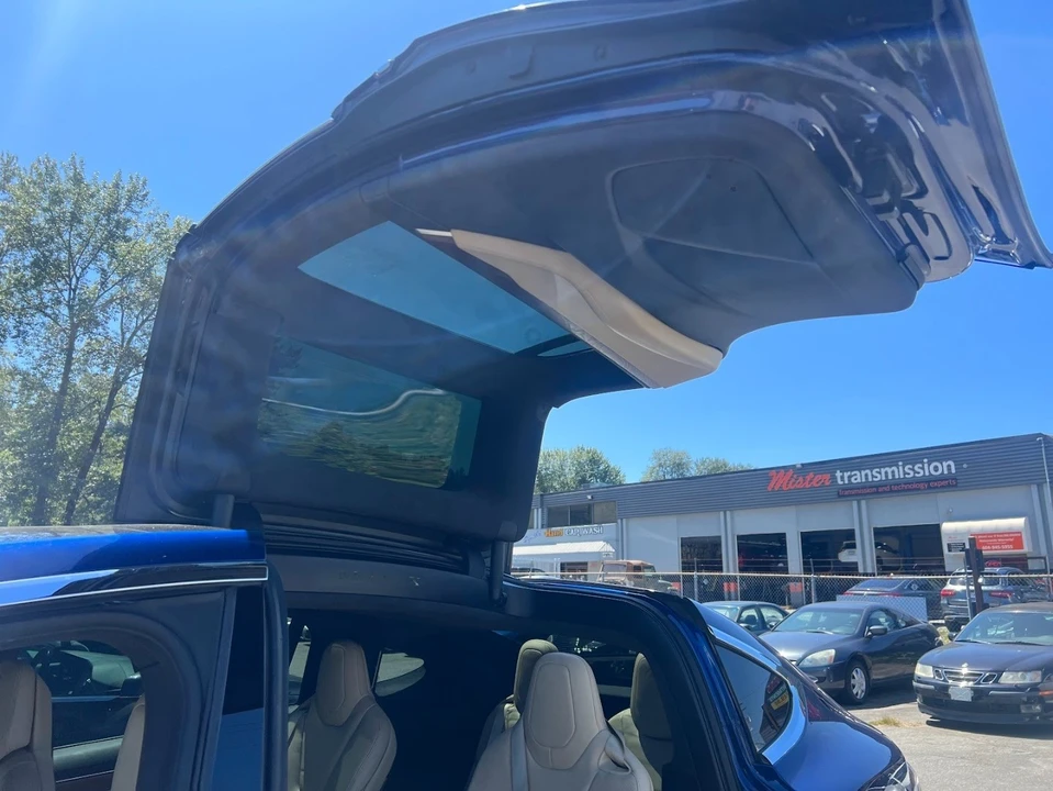 2016 Tesla Model X - Image 14 of 17