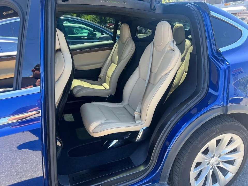 2016 Tesla Model X - Image 12 of 17