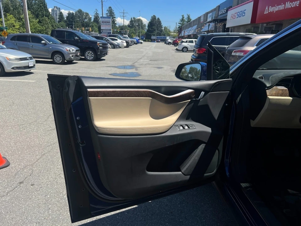 2016 Tesla Model X - Image 7 of 17