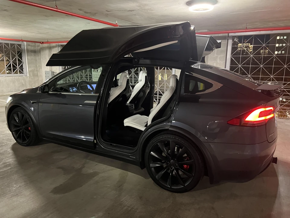 2016 Tesla Model X - Image 9 of 20