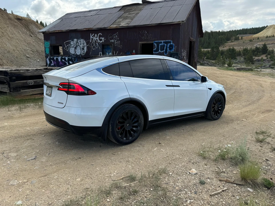2016 Tesla Model X - Image 15 of 31