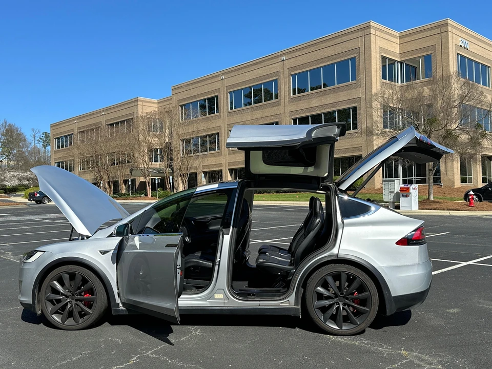 2016 Tesla Model X - Image 25 of 31