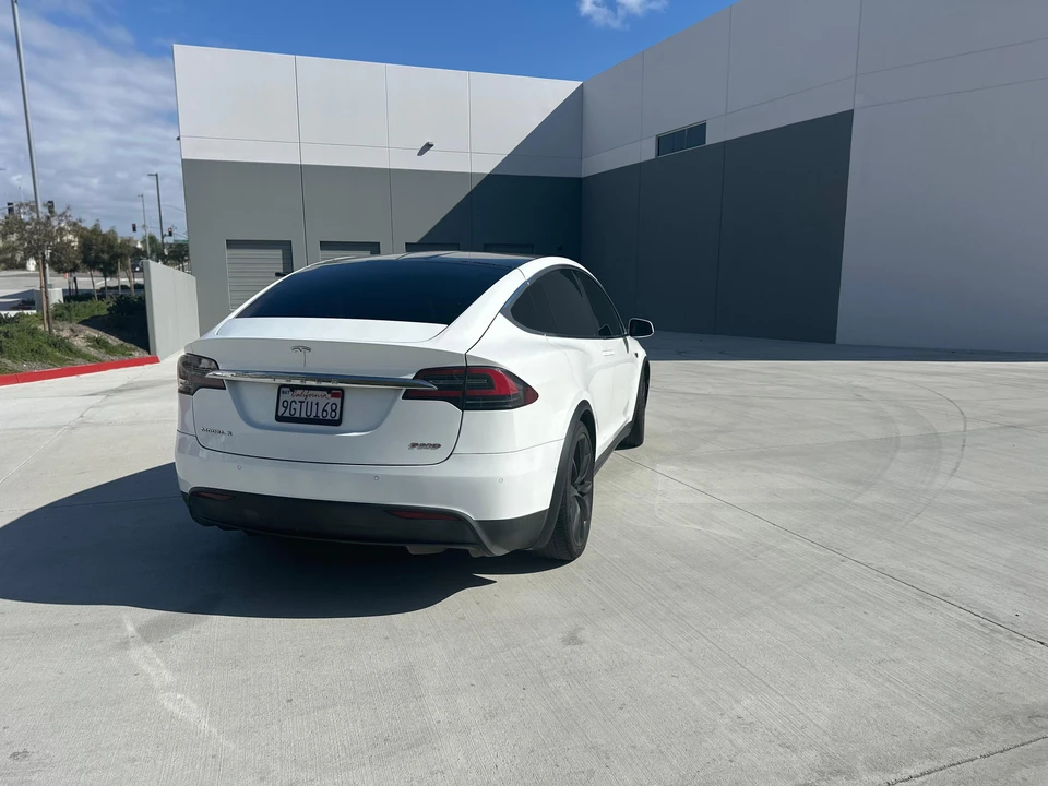 2016 Tesla Model X - Image 15 of 31