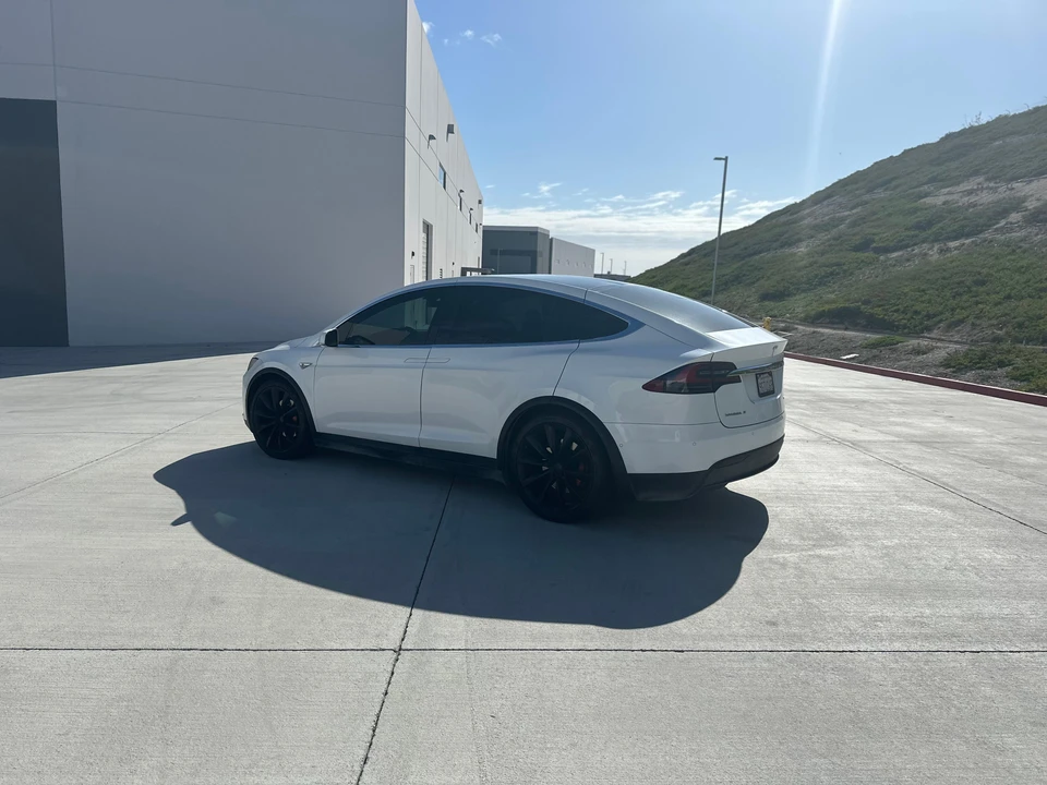 2016 Tesla Model X - Image 10 of 31