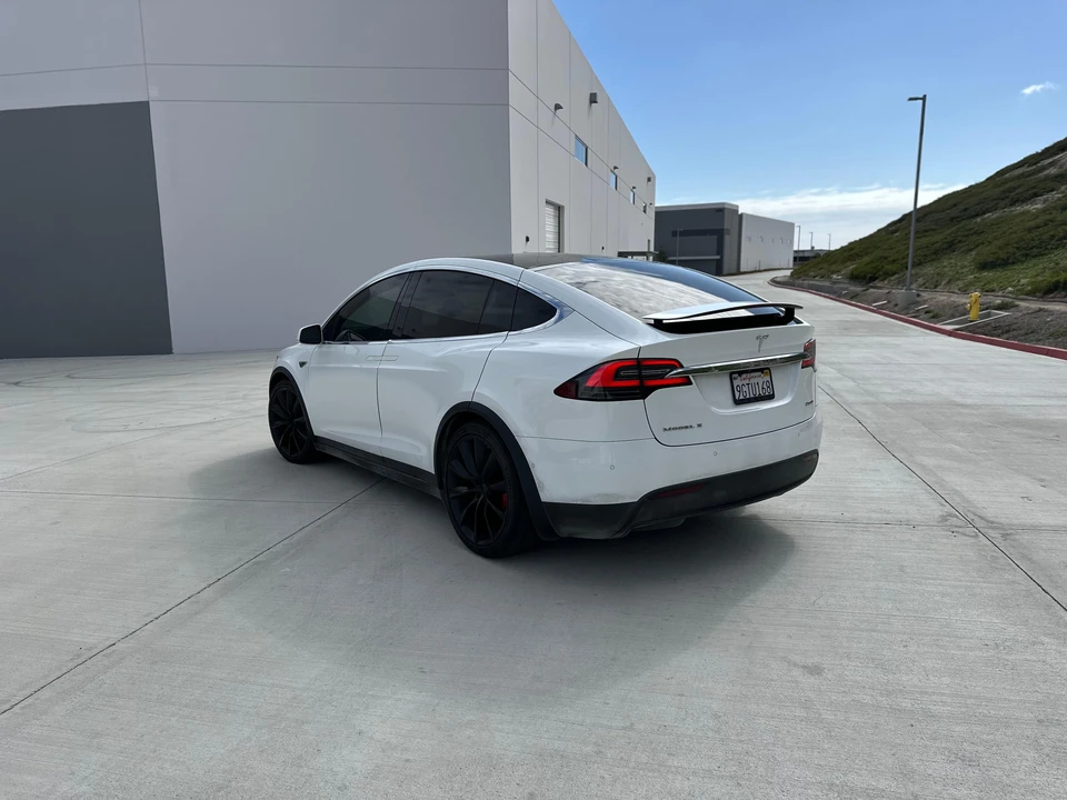 2016 Tesla Model X - Image 11 of 31