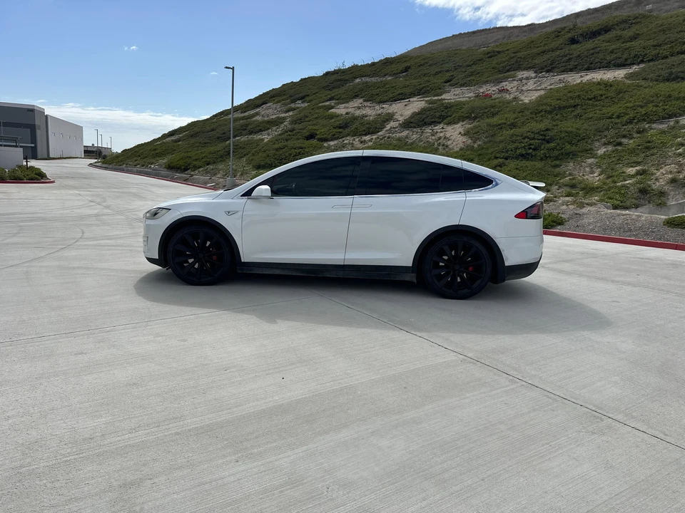 2016 Tesla Model X - Image 8 of 31