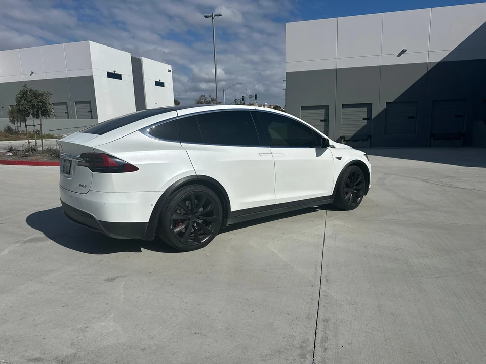 2016 Tesla Model X - Image 16 of 31