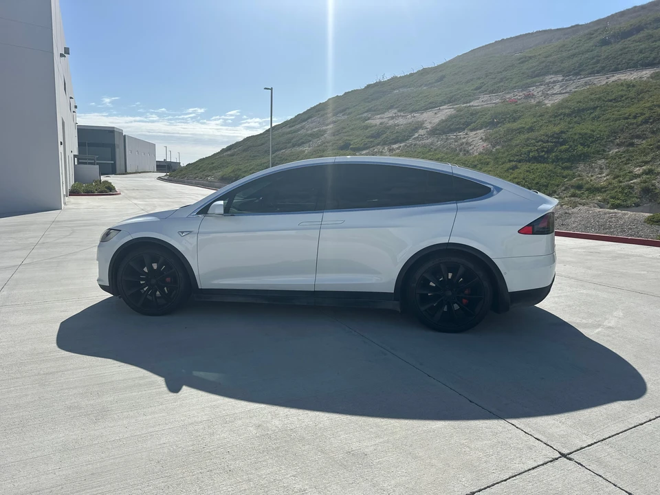 2016 Tesla Model X - Image 9 of 31