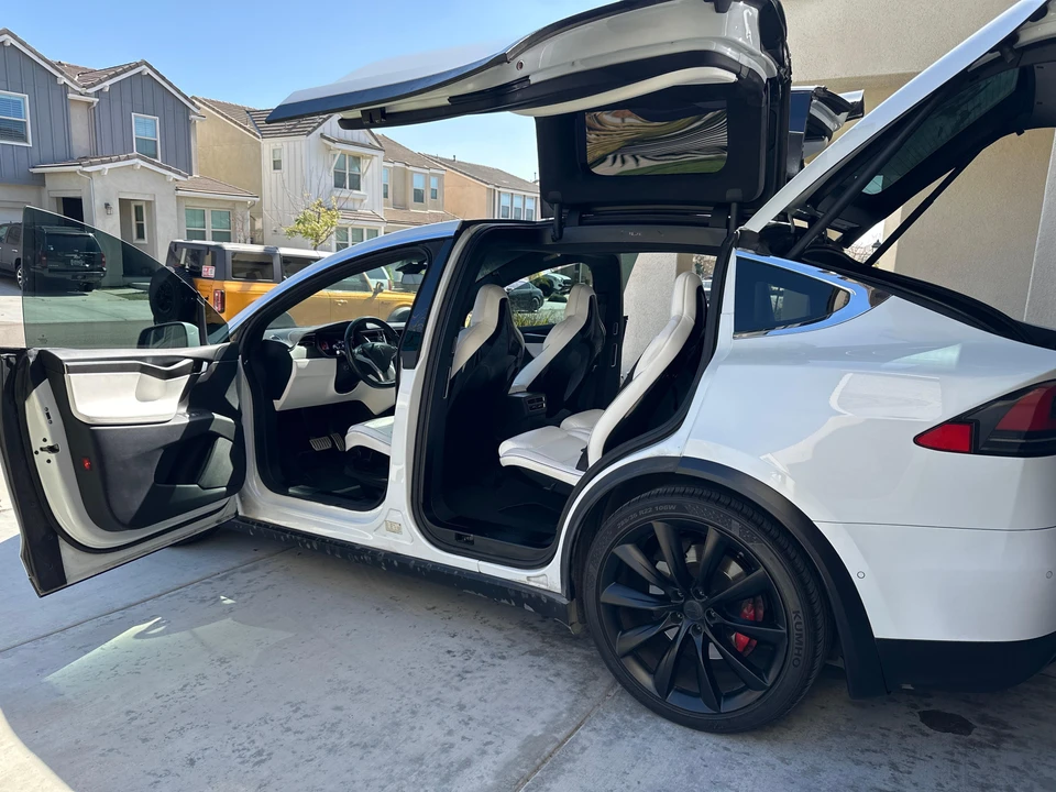2016 Tesla Model X - Image 19 of 31