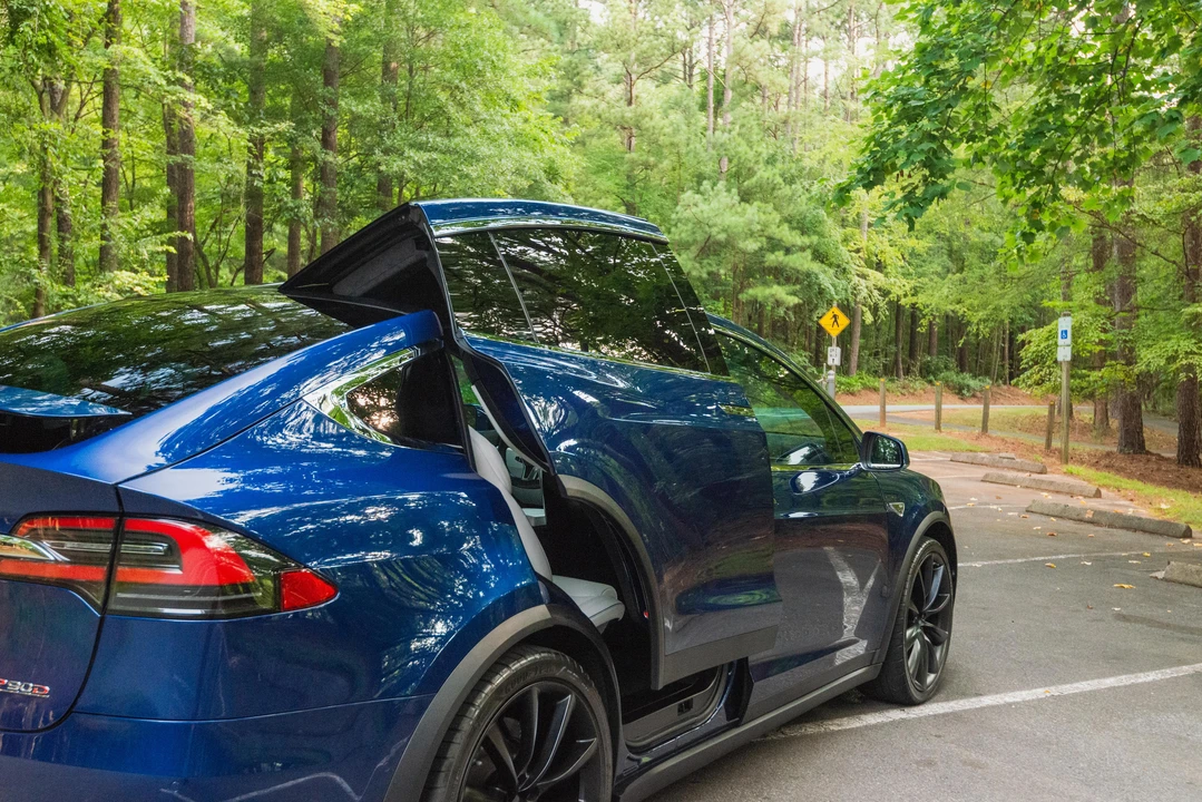 2016 Tesla Model X - Image 17 of 31