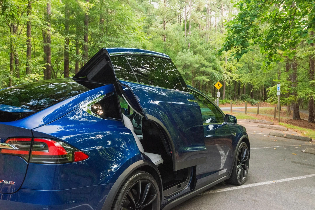 2016 Tesla Model X - Image 18 of 31