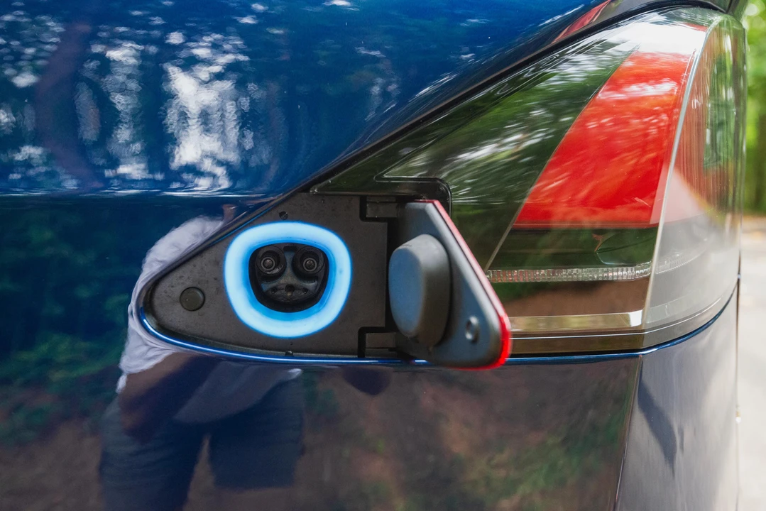 2016 Tesla Model X - Image 14 of 31