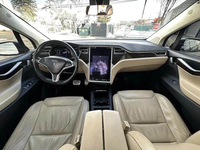 2016 Tesla Model X - Image 8 of 12