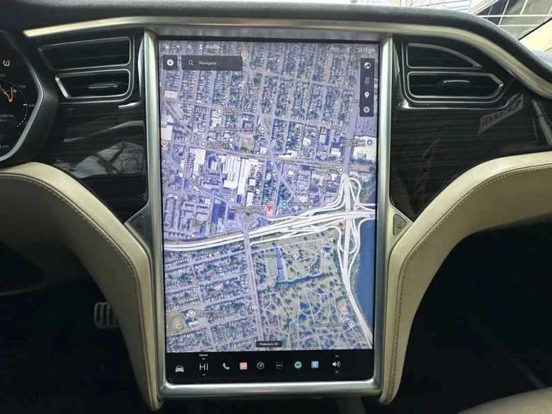 2016 Tesla Model X - Image 11 of 12