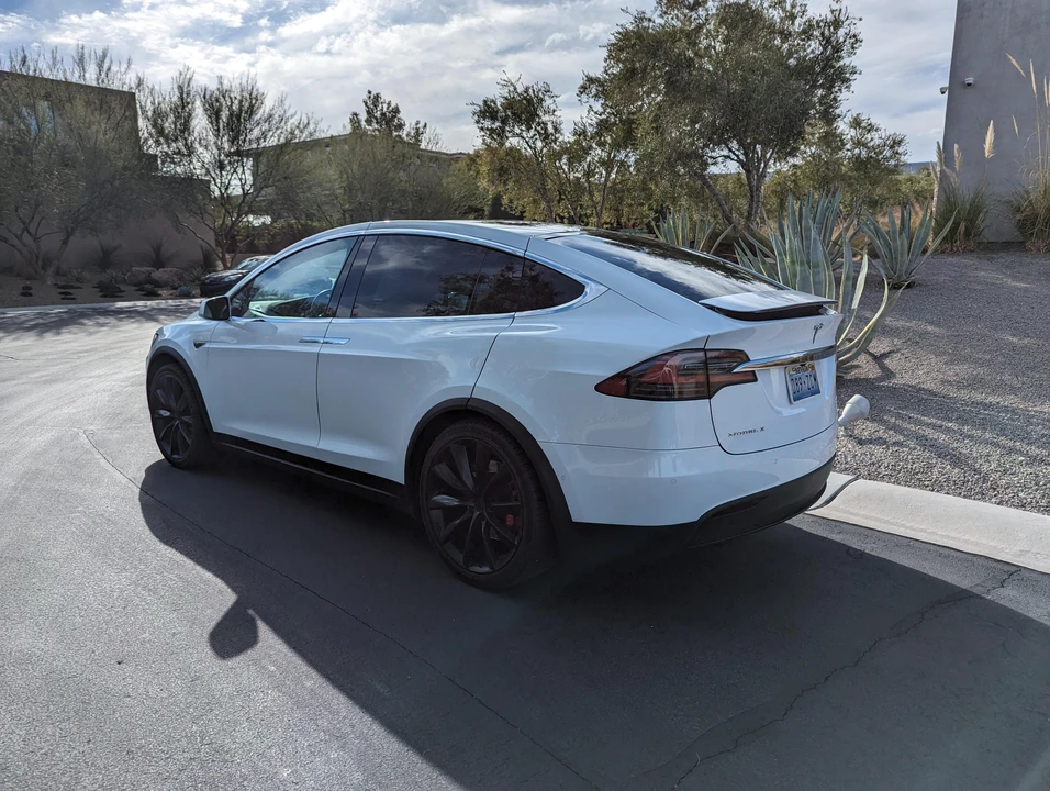 2016 Tesla Model X - Image 8 of 31