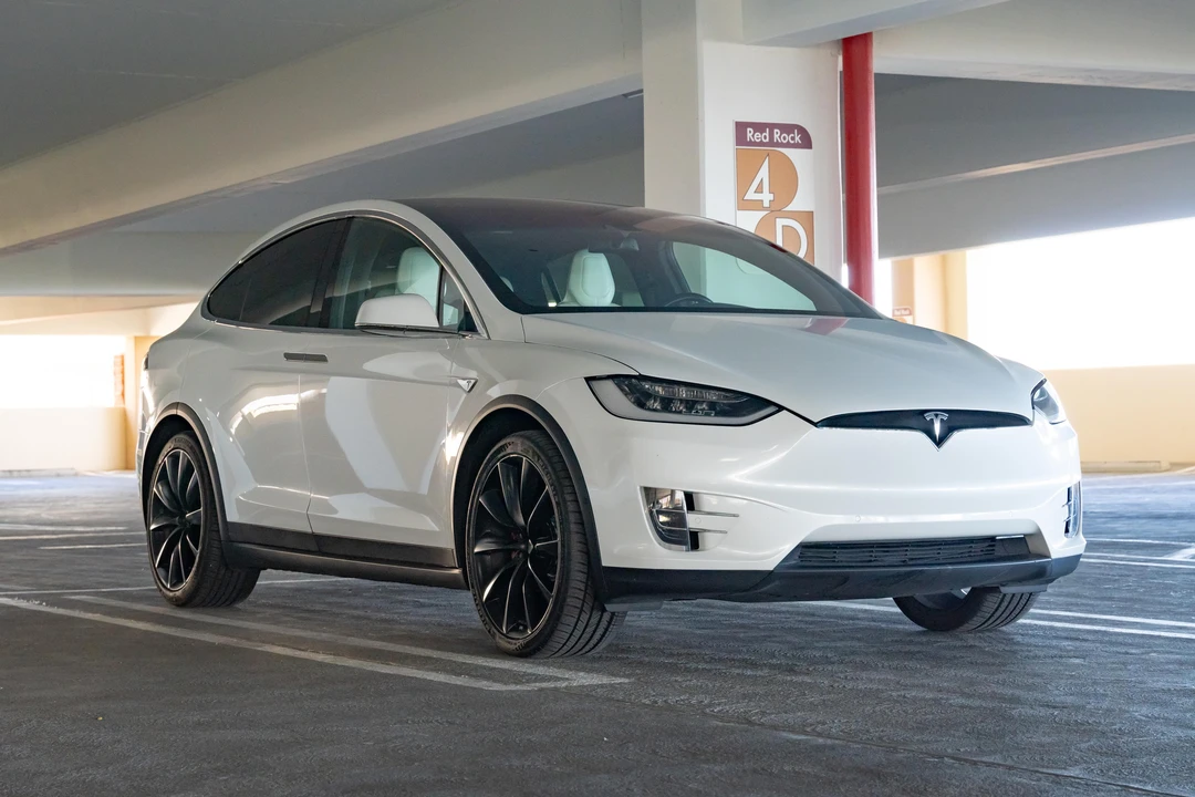 2016 Tesla Model X - Image 9 of 31