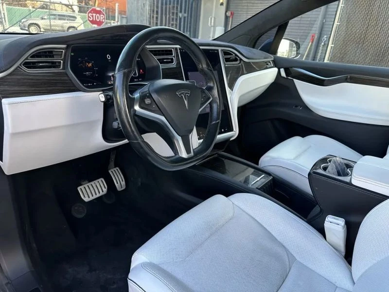 2016 Tesla Model X - Image 9 of 12