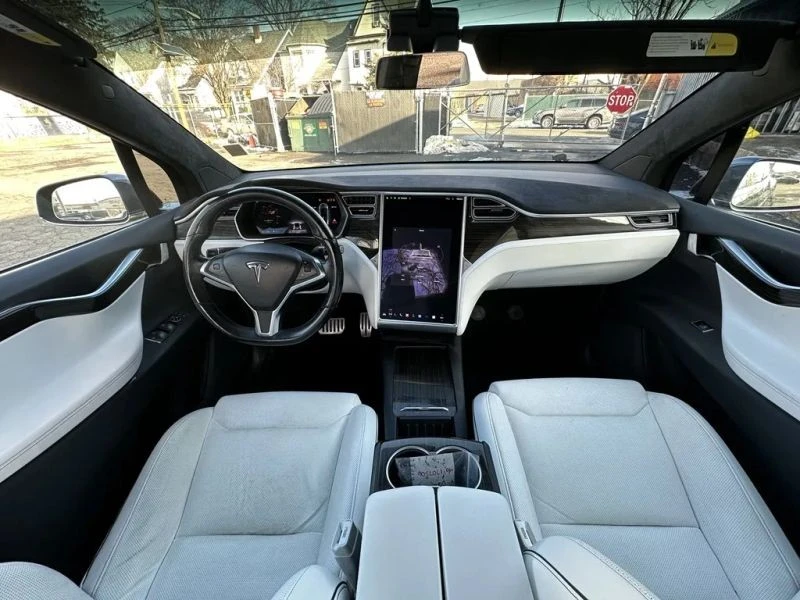 2016 Tesla Model X - Image 8 of 12