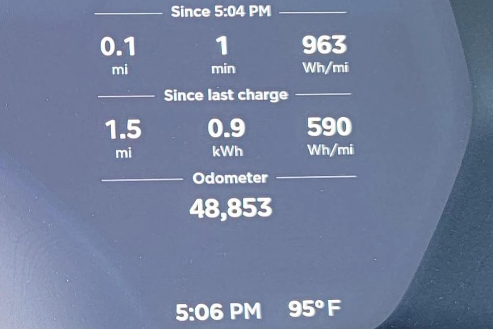 2016 Tesla Model X - Image 25 of 31