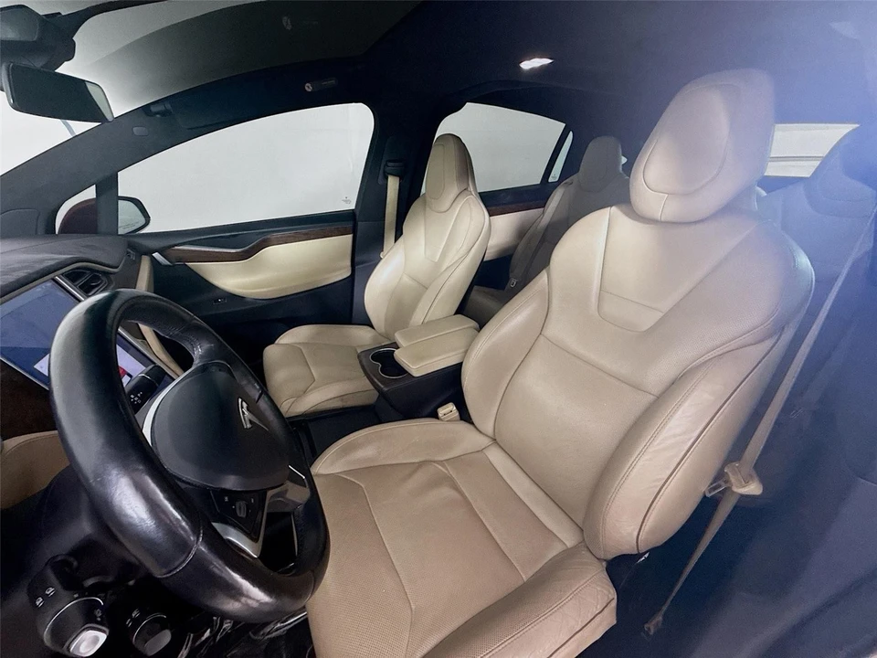 2016 Tesla Model X - Image 18 of 21