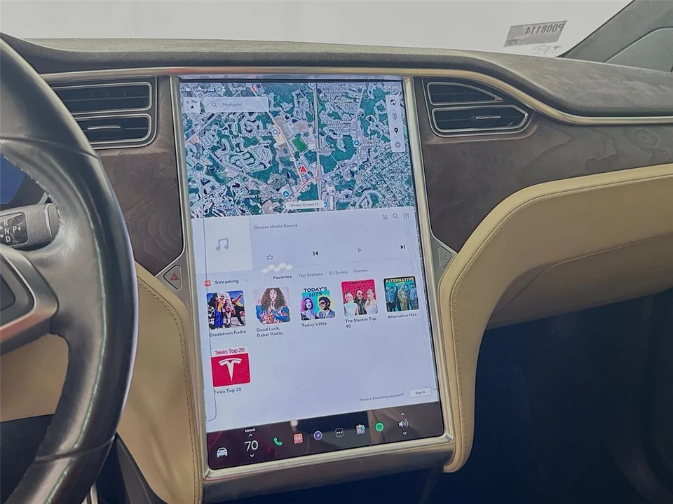 2016 Tesla Model X - Image 10 of 17