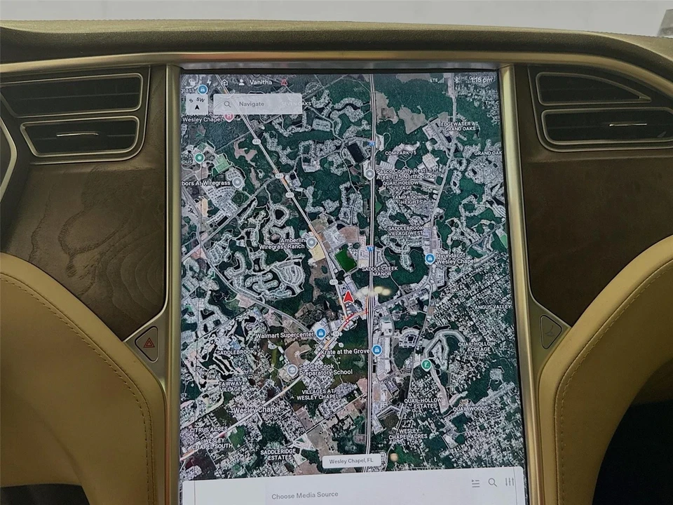 2016 Tesla Model X - Image 8 of 17