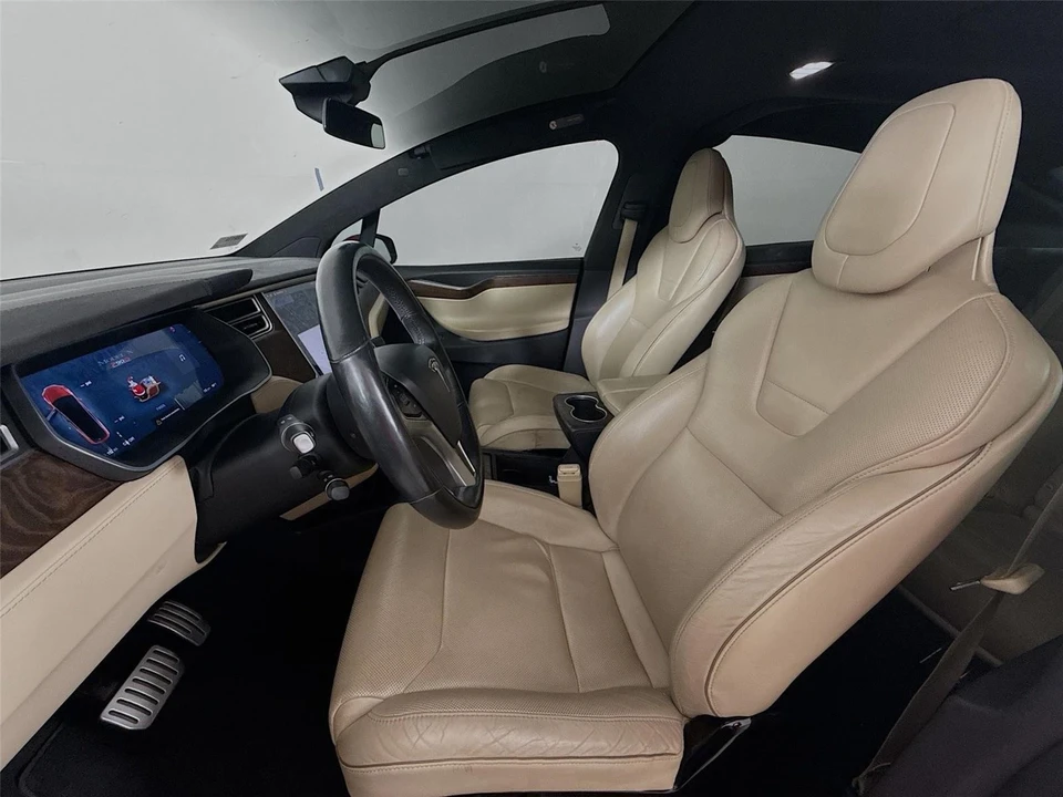 2016 Tesla Model X - Image 16 of 17