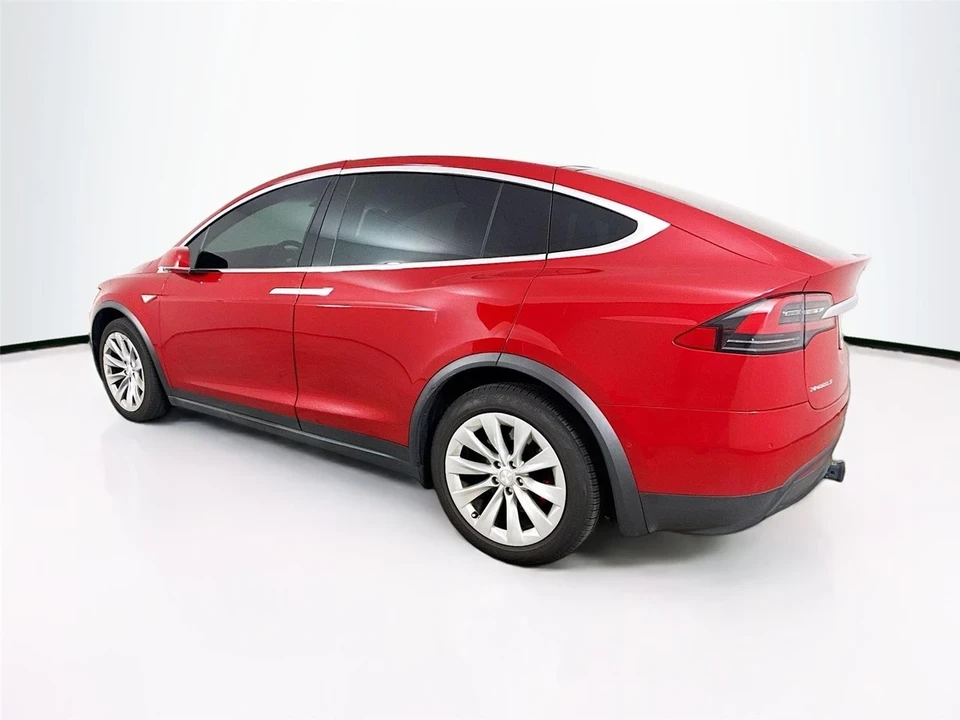 2016 Tesla Model X - Image 5 of 17
