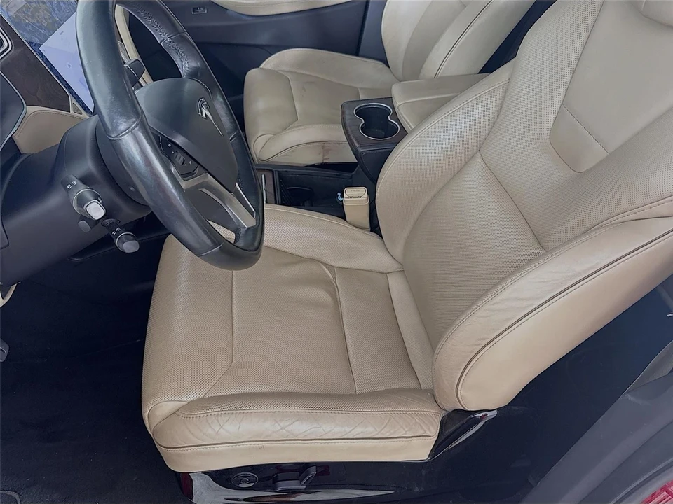2016 Tesla Model X - Image 14 of 17