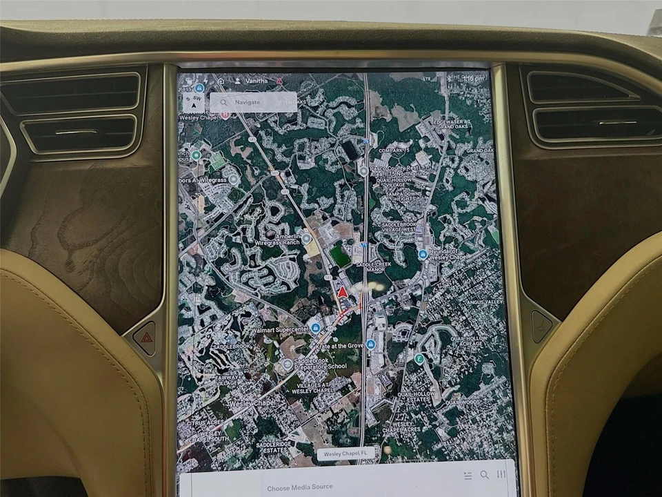 2016 Tesla Model X - Image 8 of 17